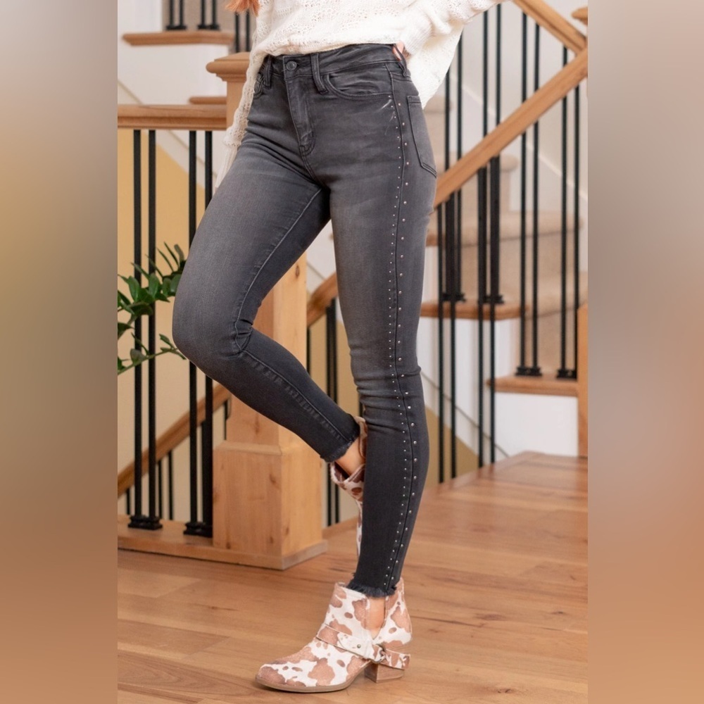 KanCan Hermione High Rise Studded Ankle Black Wash Frayed Hem Jeans Size 15/31